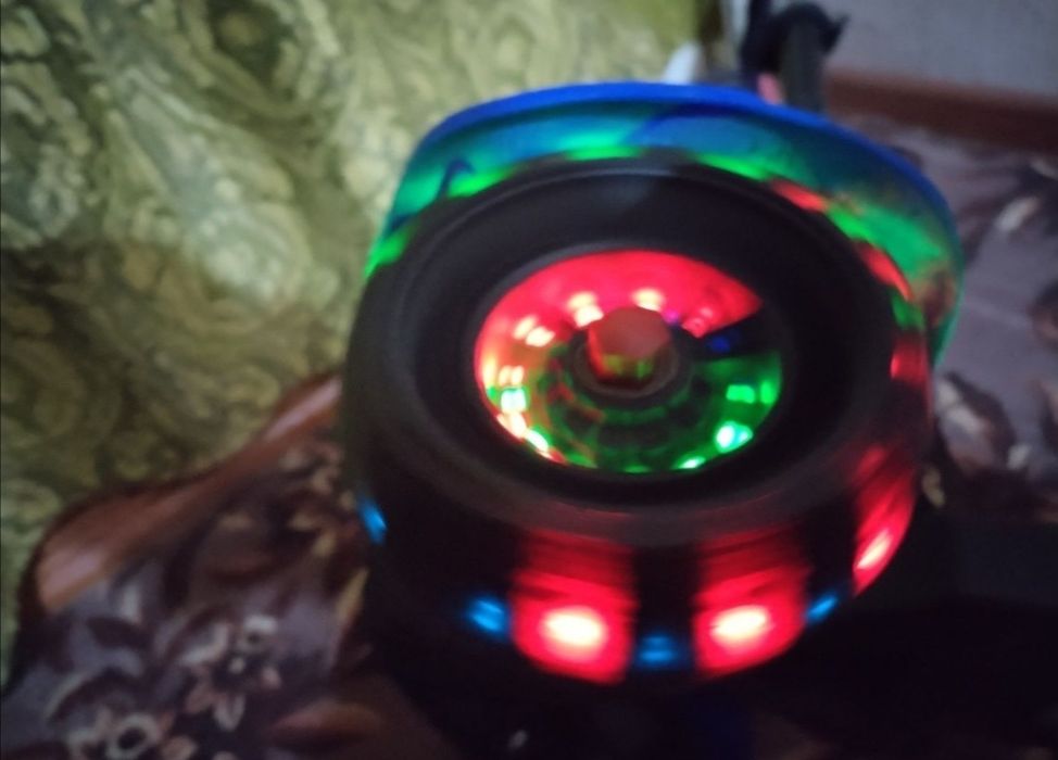 Детский самокат с подсветкой гелевых колес