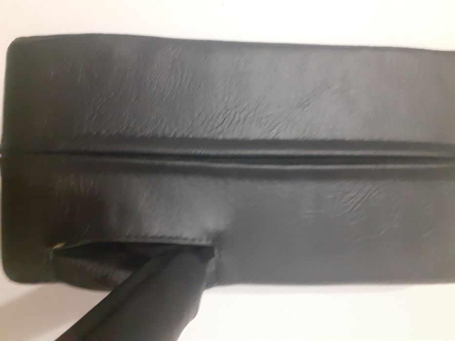 Продам подлокотник на автомашину Лада Веста за 9500тенгеЛадта новая це