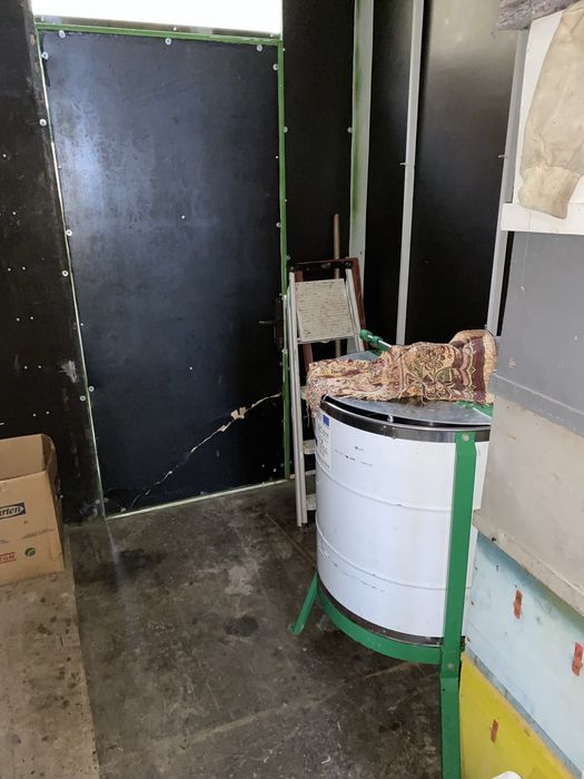 Vând remorcă apicolă, pavilion apicol 60 stupi omologat 3,5T