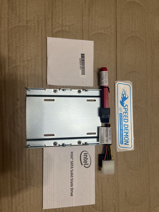 Kit Original Intel SSD Desktop 2.5 la 3.5 SATA Nou in Cutie