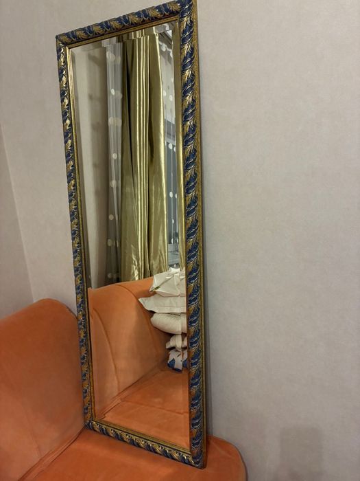 Зеркало в раме.