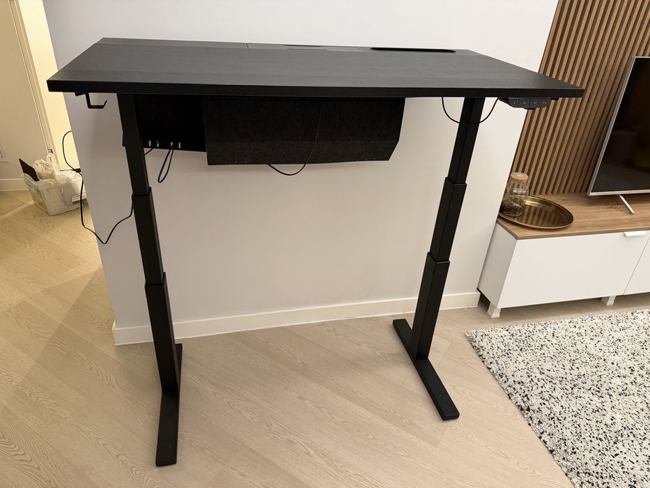 Birou reglabil electric 60X140cm cu 2 memorii IMPECABIL