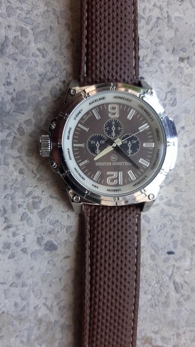 Часовник DeFacto и Vuillemin Regnier