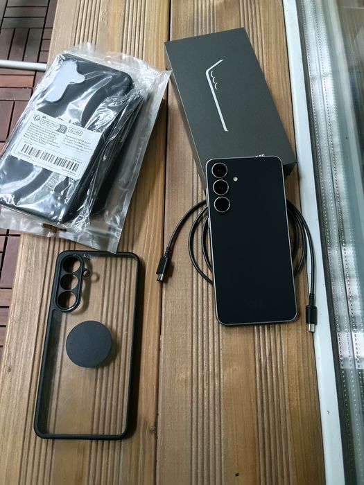 Samsung S25 FE, Гаранция, подаръци