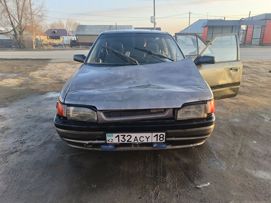 Мазда 323 на ходу