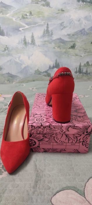 Продаю туфли вечерние