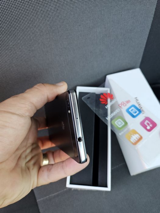 Huawei P8 Lite la Cutie Impecabil