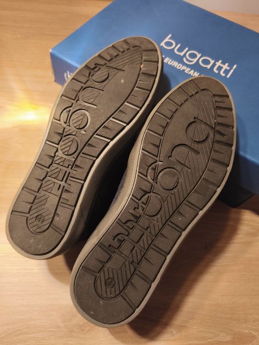 Ghetute Bugatti, din piele intoarsa