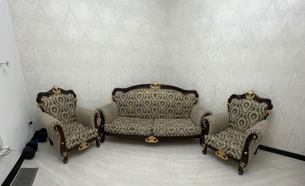 Мягкий уголок ( диван и два кресла)