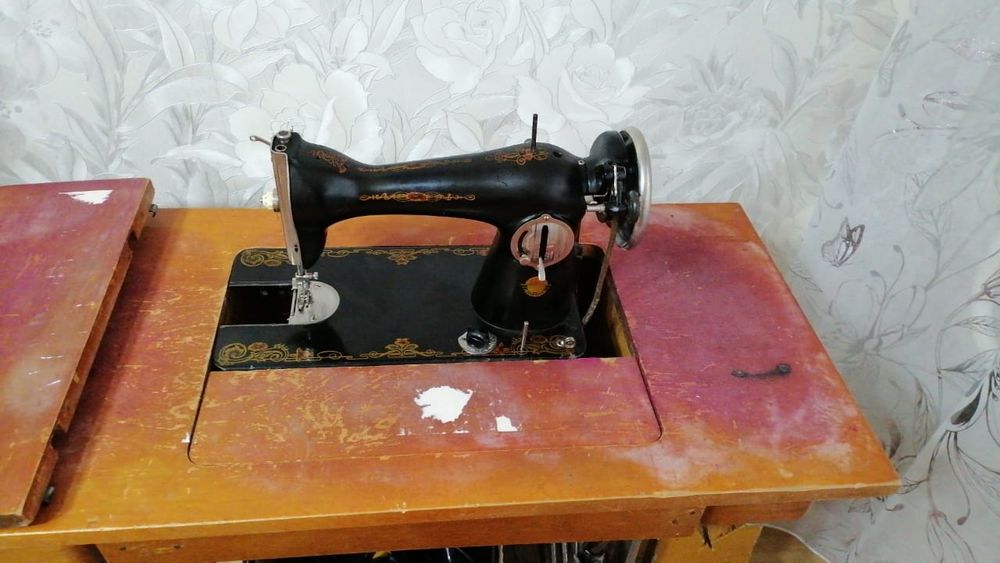 Продам швейную машинку