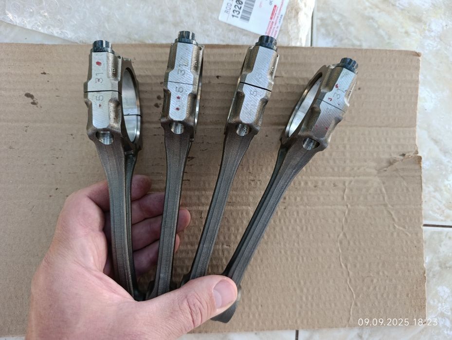 Биела Биели Мотовилка Toyota Avensis III 2.0 бензин, 152 к.с.