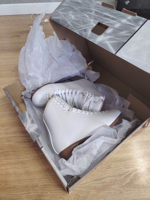 Фигурные коньки Jackson