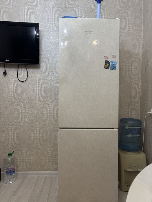 Продам холодильник Hotpoint Ariston