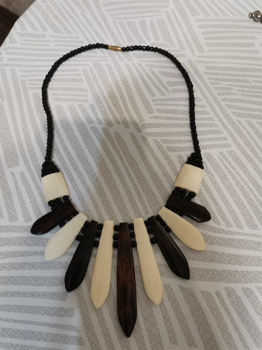 Колье ручной работы слоновая кость