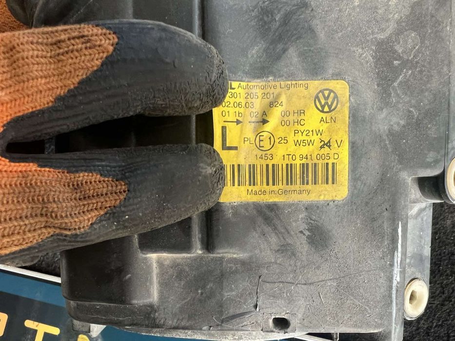 Фар - Фарове Vw Touran Фолксваген Туран 2006г ляв десен 1брой