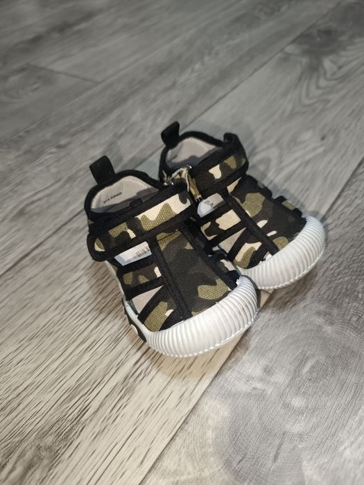 Продам сандали..