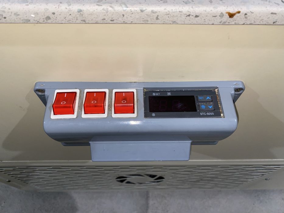 Продается Витринный Холодильник