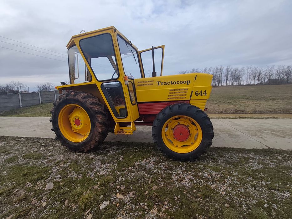 Vând tractor Universal UTB 644 DTC