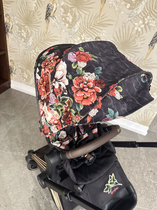 Cybex e-Priam количка и кош за новородено