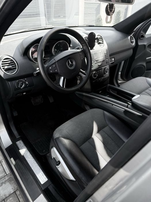 Mercedez ml 320 (AUTOUTILITARĂ)