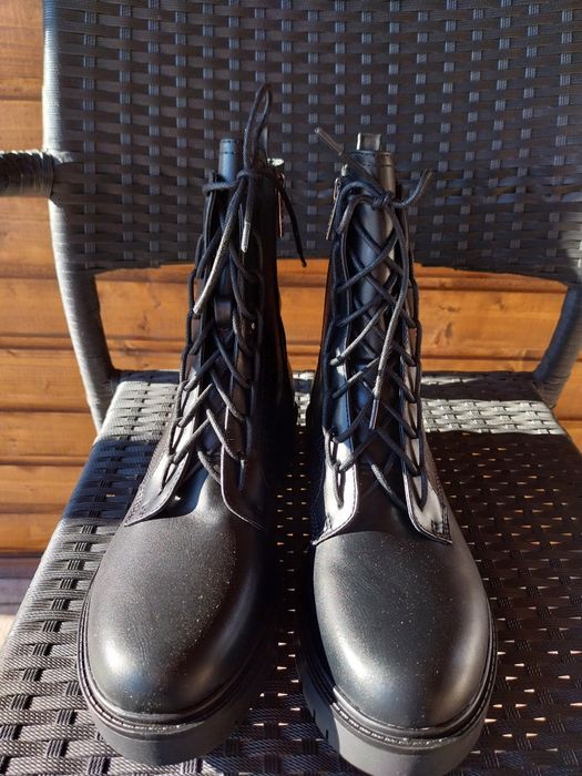 Обувки на GUESS (ботуши и маратонки)