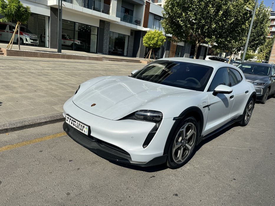 Porsche Taycan CrossTurismo 4s