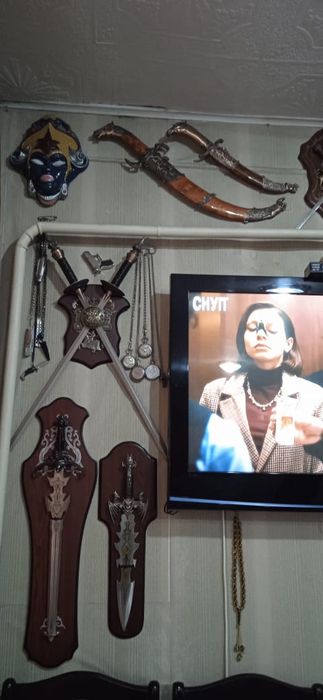 Продам сувенирные мечи