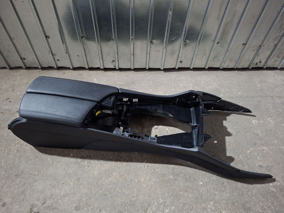 Consola Centrala cu Cotiera Piele Neagra BMW Seria 5 F10 F11 Europa