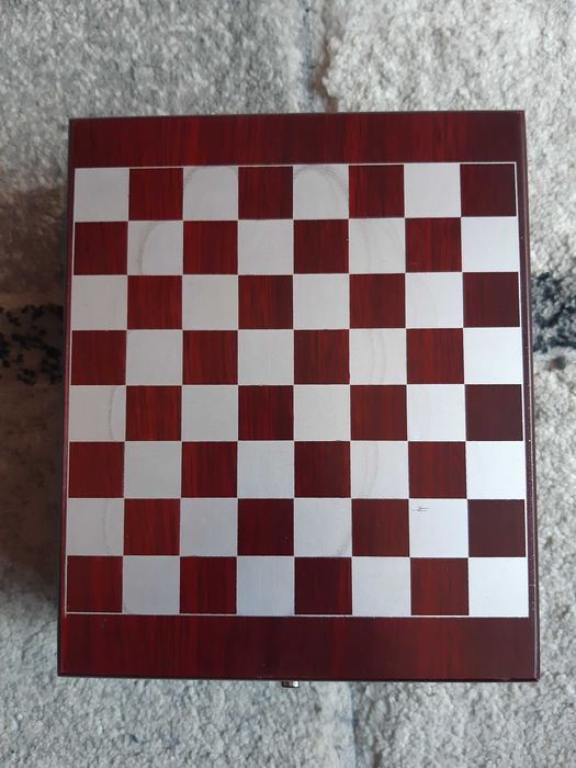 СЕТ - комплект за шах и вино (аксесоар)