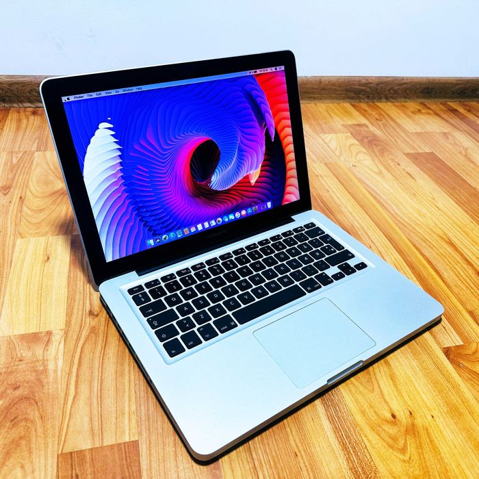 Laptop Apple MacBook Pro, IntelCore i5 , 500GB, Tastatura Iluminata