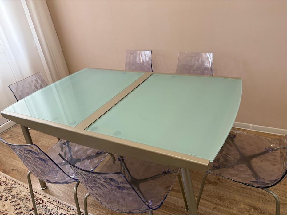 Стол обеденный со стульями