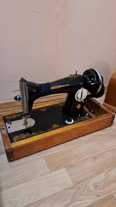 Продам две швейные машины