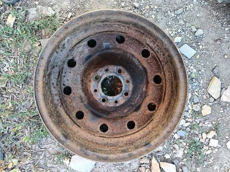 Продам ОДИН оригинальный металлический диск на Пежо