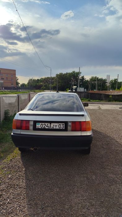 Продам. Ауди 80 б3 1.8 объем.