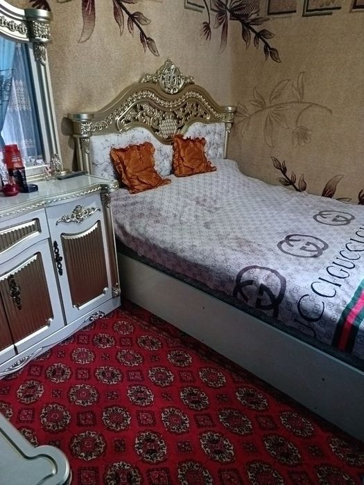 Chorsu-Hastimom yaqinida hovli 231m², fasadli moshina kiradi