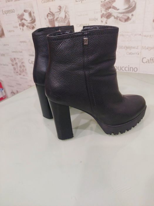 Женские зимние ботинки