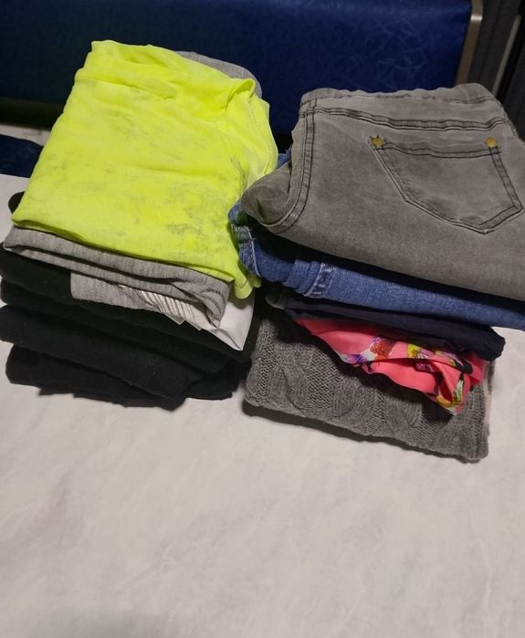 Отдам за литр масла женские вещи