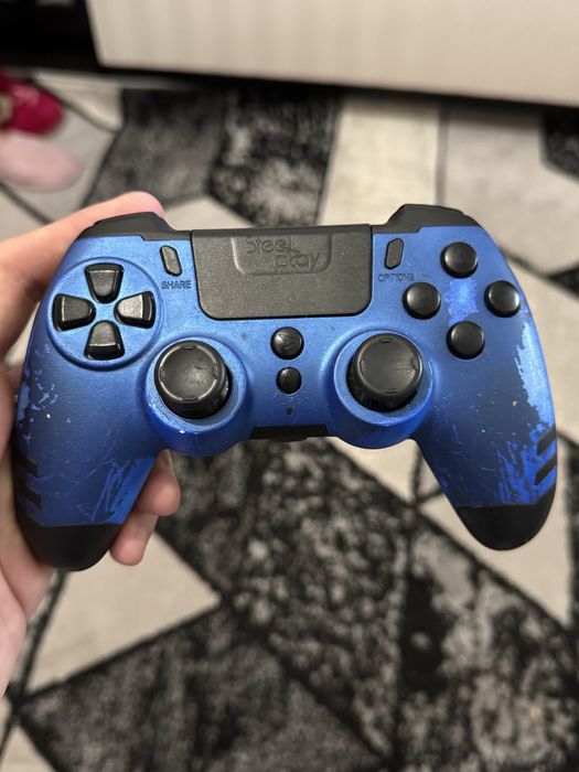 Vând playstation 4 pro