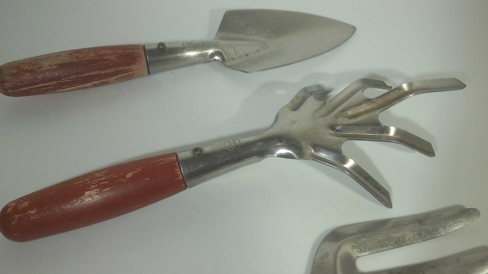 3 ретро градински инструмента