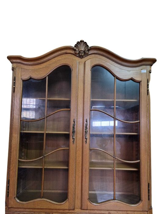Елегантна дъбова витрина в стил "ЛУИ XV"