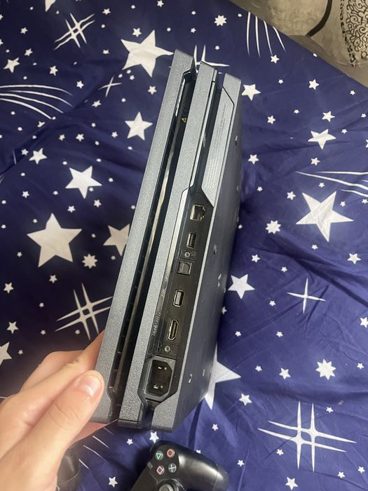 Vand PS4 Pro 1TB 2 Controlere