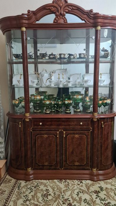 Продам свою стенку горку срочна в идеальном состояние