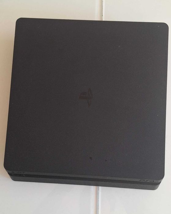 Playstation4 Slim 500GB 2 Контрлера + игри и пълен комплект кабели