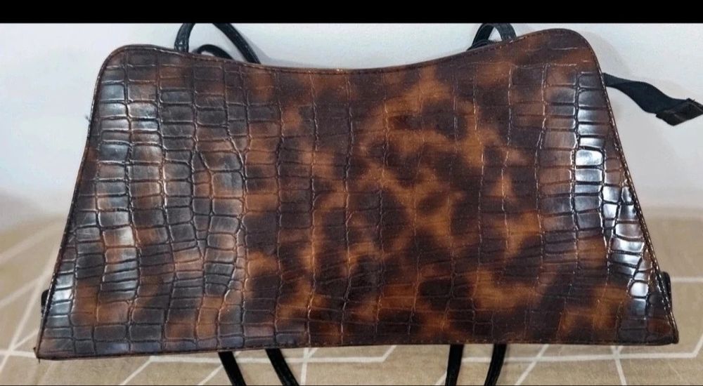 Geanta nouă superba