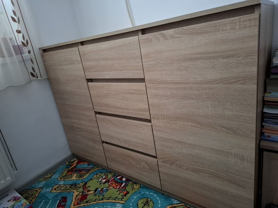 Comoda cu 4 sertare si 2 uși