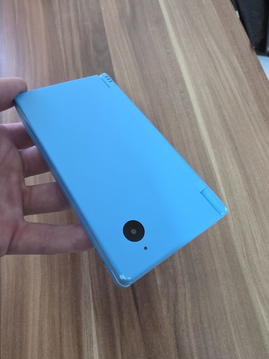 Nintendo DSI - modat cu 100+ jocuri