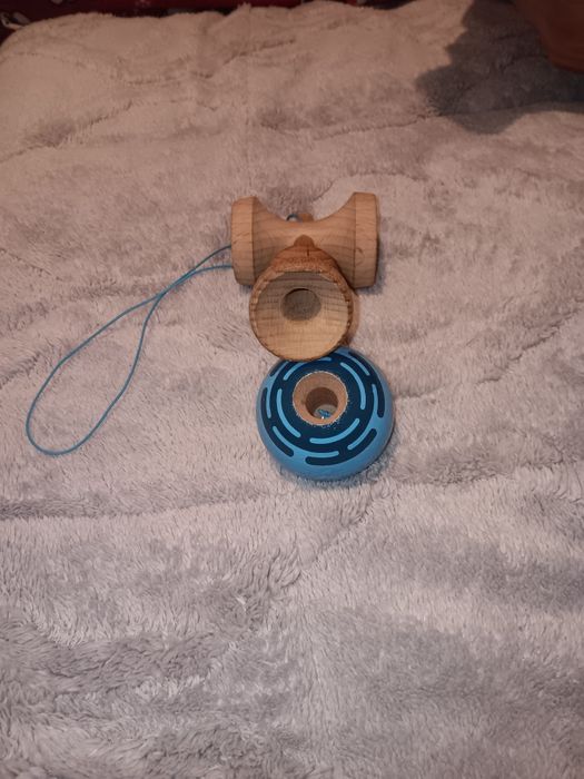 Vând kendama sweets