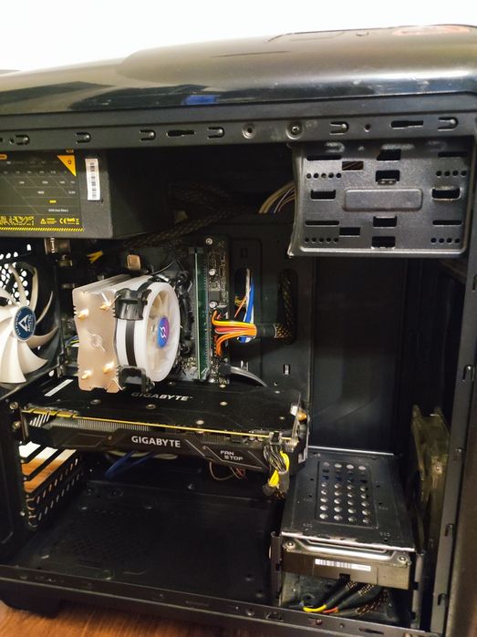 Vand PC I5 9400F, GTX 1070,H310M-K R2.0,16GB Ram+cutii.