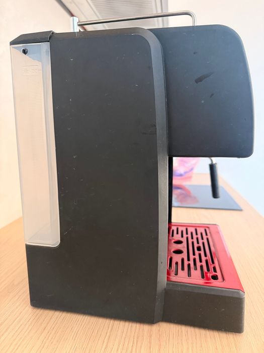 Ръчна еспресо кафемашина FINLUX FEM-1691 IMPRESSION RED, 15 BAR, 1.5Л РЕЗЕРВОАР, 1100W, ЧЕРЕН/ЧЕРВЕН
