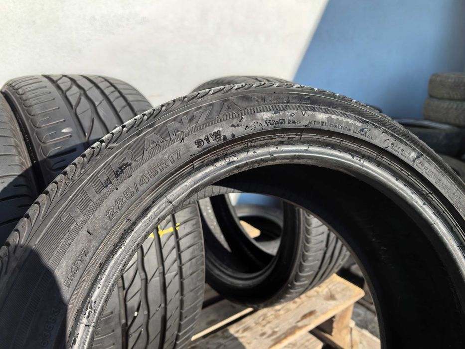 225/45/17 Бриджстоун ДОТ 2015 г